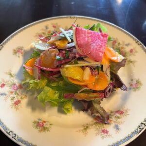 前菜：武蔵野山居の彩りサラダ